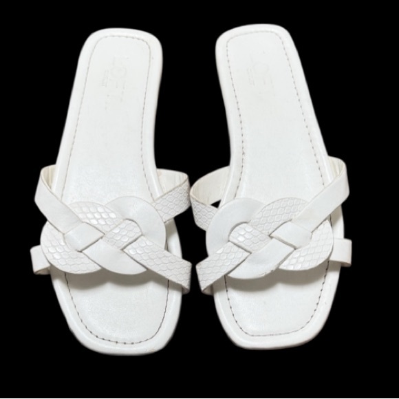 LOFT Shoes - LOFT white vegan leather braided textured snake print slide sandals size 6